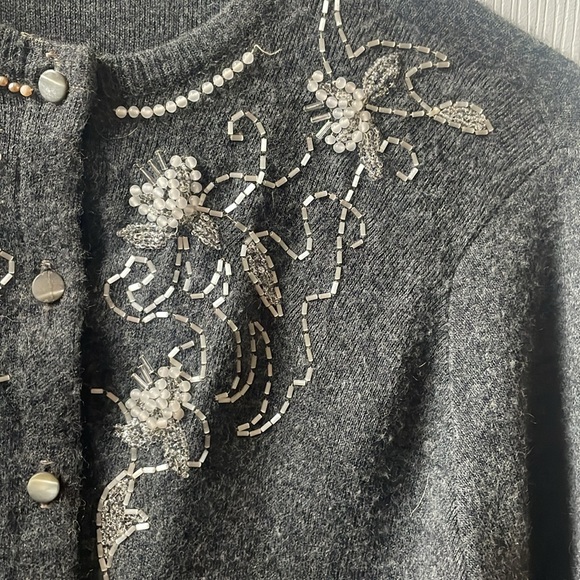 Vintage Helen Harper 1950s beaded cardigan sweater.  Cute design. Excellent cond - Picture 3 of 7